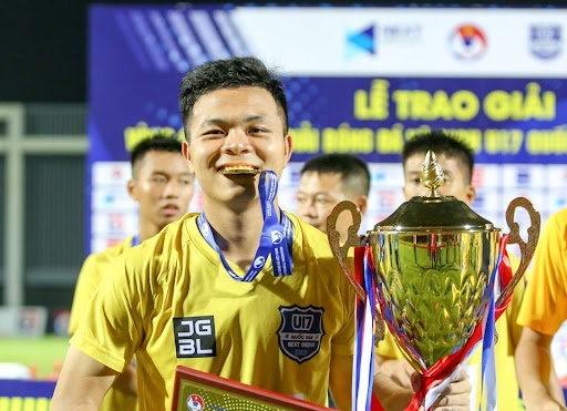 Hai cầu thủ Việt Nam lọt vào top những tài năng trẻ hàng đầu thế giới