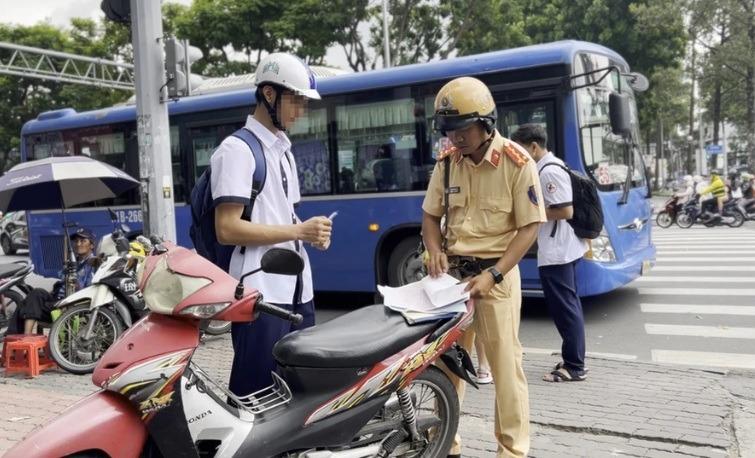 Bài học đắt giá: Giao xe cho con chưa đủ điều kiện lái xe có thể phải ngồi tù