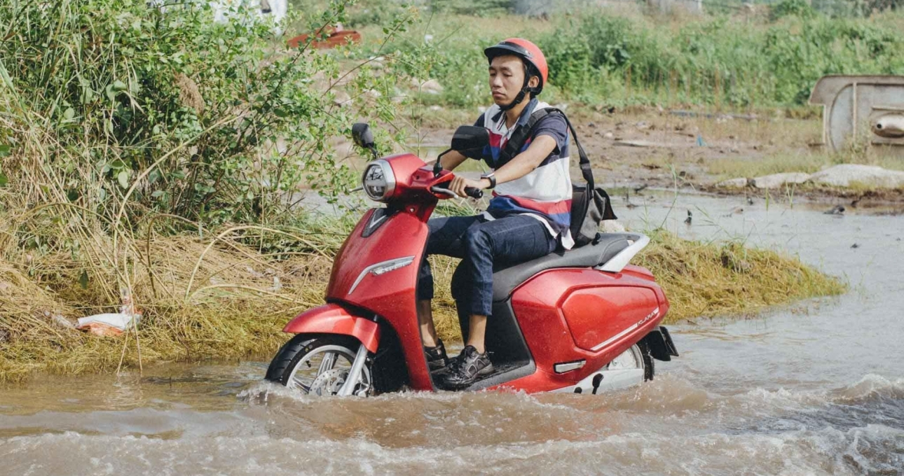 Xe máy điện có thực sự 'an toàn' khi mùa mưa đến?
