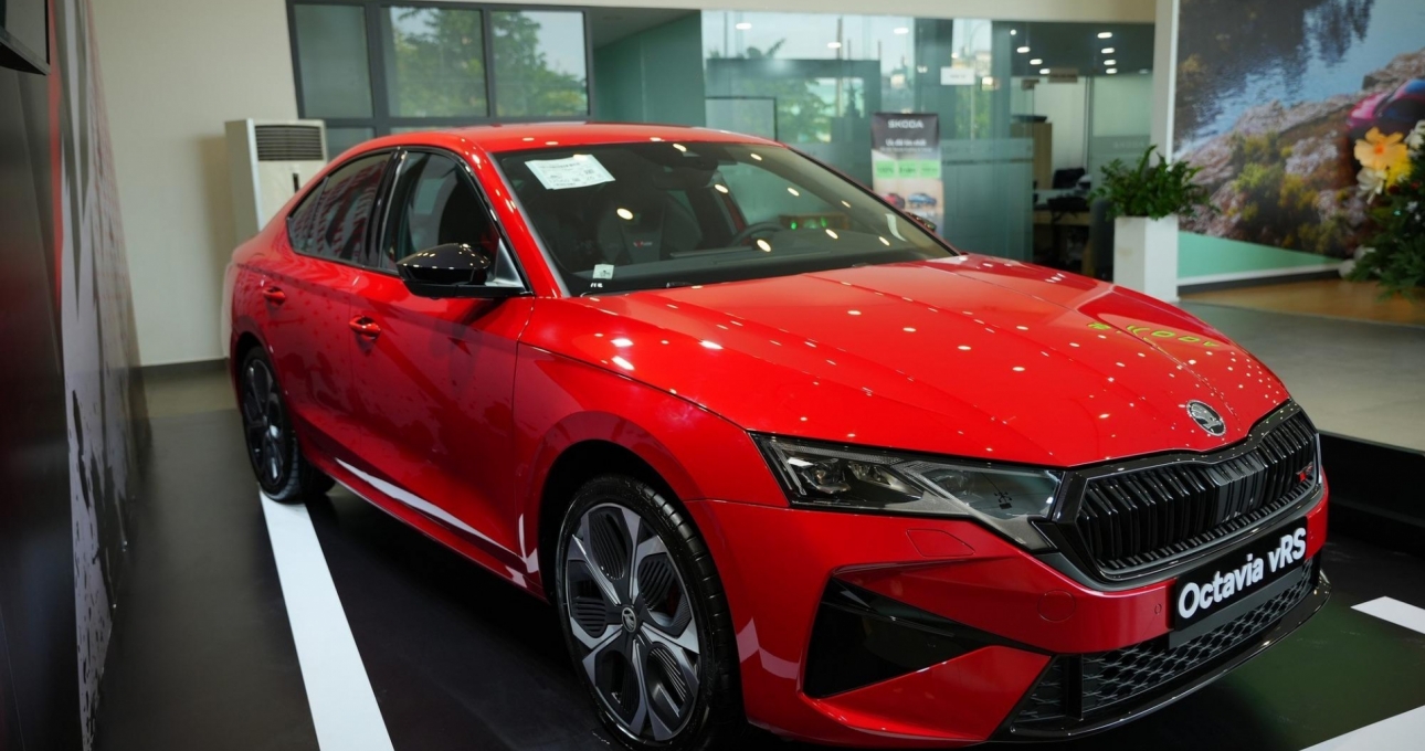 Skoda Octavia vRS xuất hiện tại đại lý: Giá dự kiến 1,5 tỷ đồng, sắp ra mắt cạnh tranh Subaru WRX và Golf R
