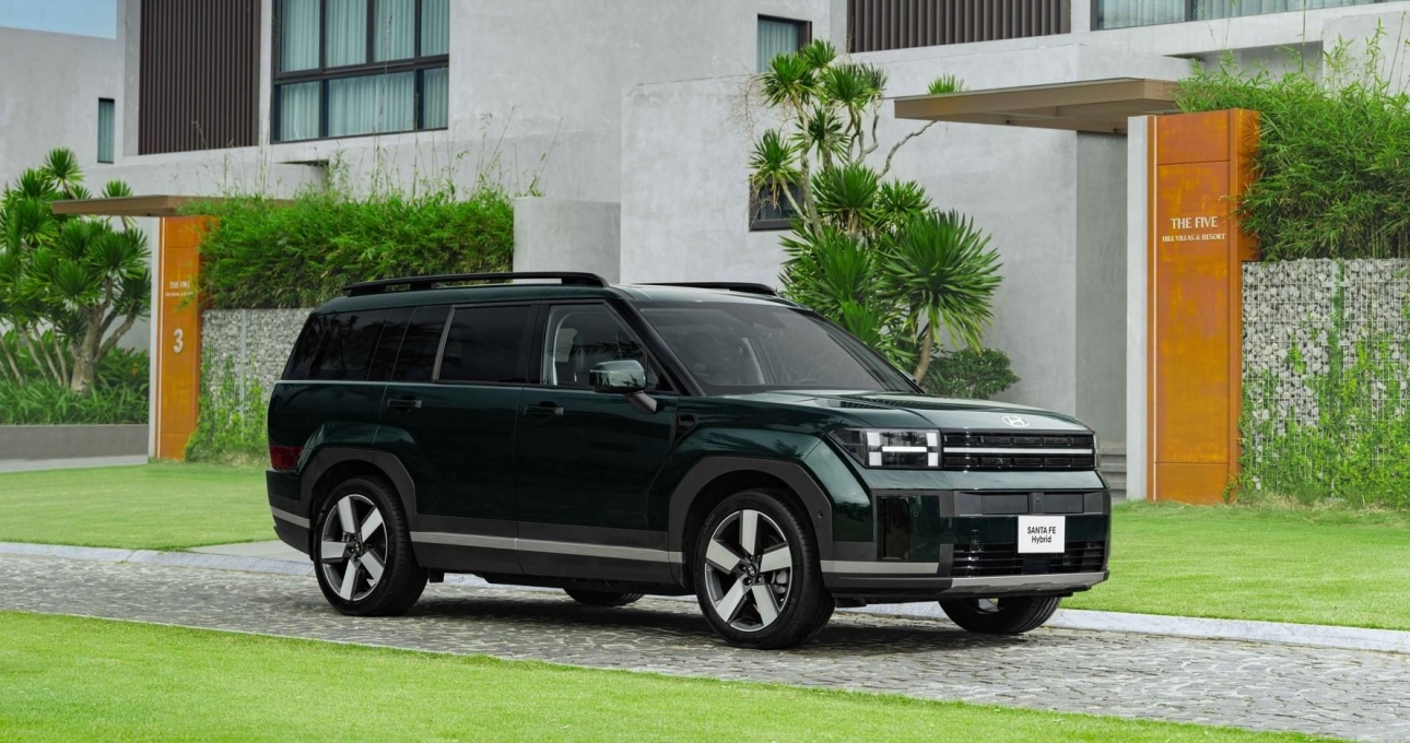 Cuộc đua giảm giá xe hybrid bùng nổ cuối năm: Nhiều mẫu ưu đãi phí trước bạ, giảm tiền mặt tới cả trăm triệu đồng