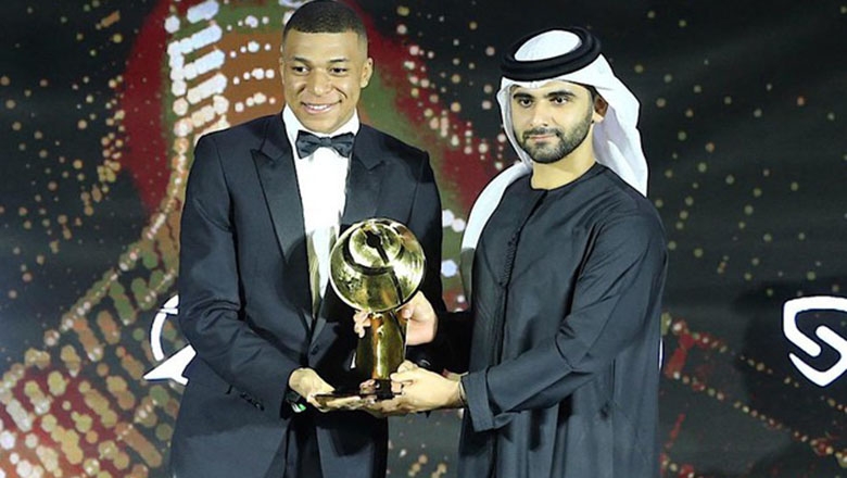 Khoảnh khắc Mbappe vượt qua Ronaldo, Messi đoạt Quả bóng vàng Dubai 2021