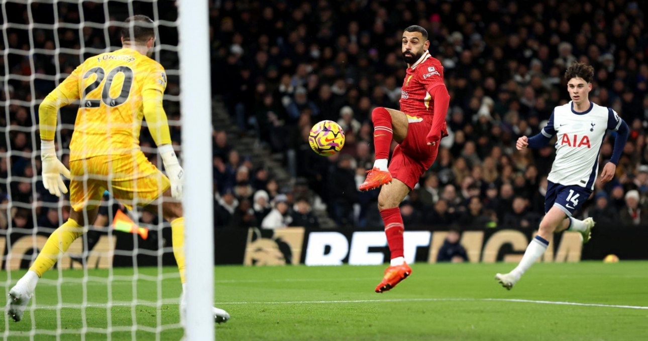 Trực tiếp Tottenham 0-0 Liverpool: Tấn công dồn dập