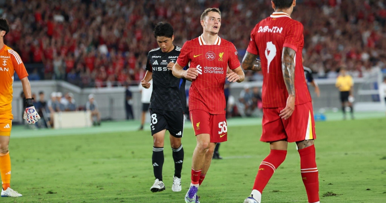 Tân binh tỏa sáng, Liverpool ngược dòng đánh bại đội Nhật Bản