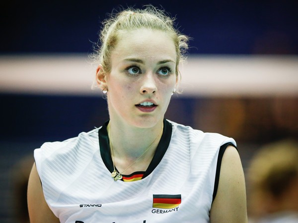 'Bông hồng bóng chuyền Đức' bất ngờ tuyên bố giã từ sự nghiệp