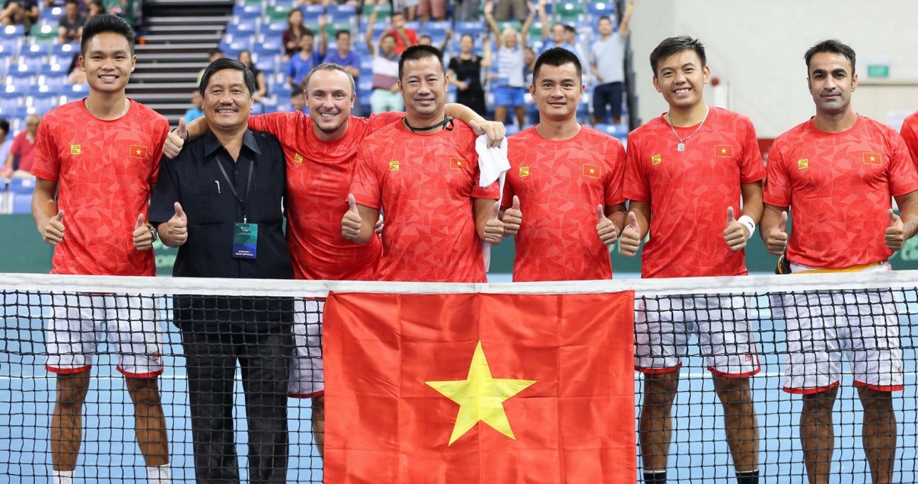 Lý Hoàng Nam thi đấu Davis Cup cùng đồng đội trên sân nhà