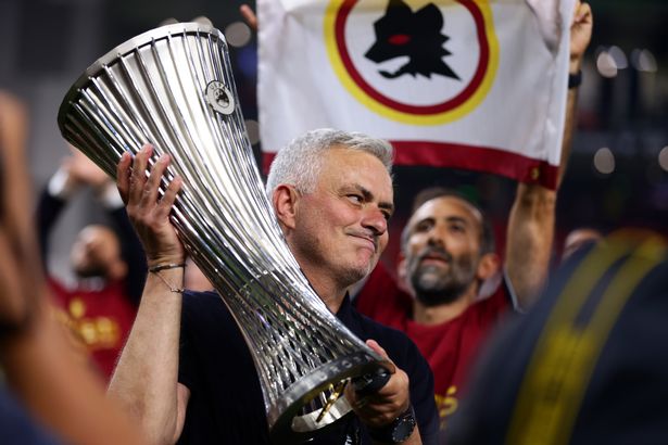 Ngôi sao Roma tiết lộ Mourinho “không biết tên của mình”