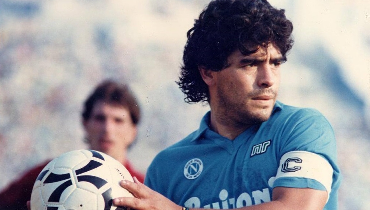 Bí ẩn sau khi Diego Maradona qua đời, 8 người đối mặt 25 năm trong song sắt