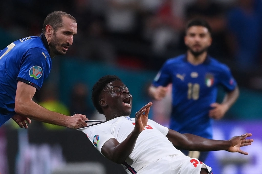 Trung vệ Ý bị lên án ‘chơi xấu’ sau trận chung kết EURO 2021