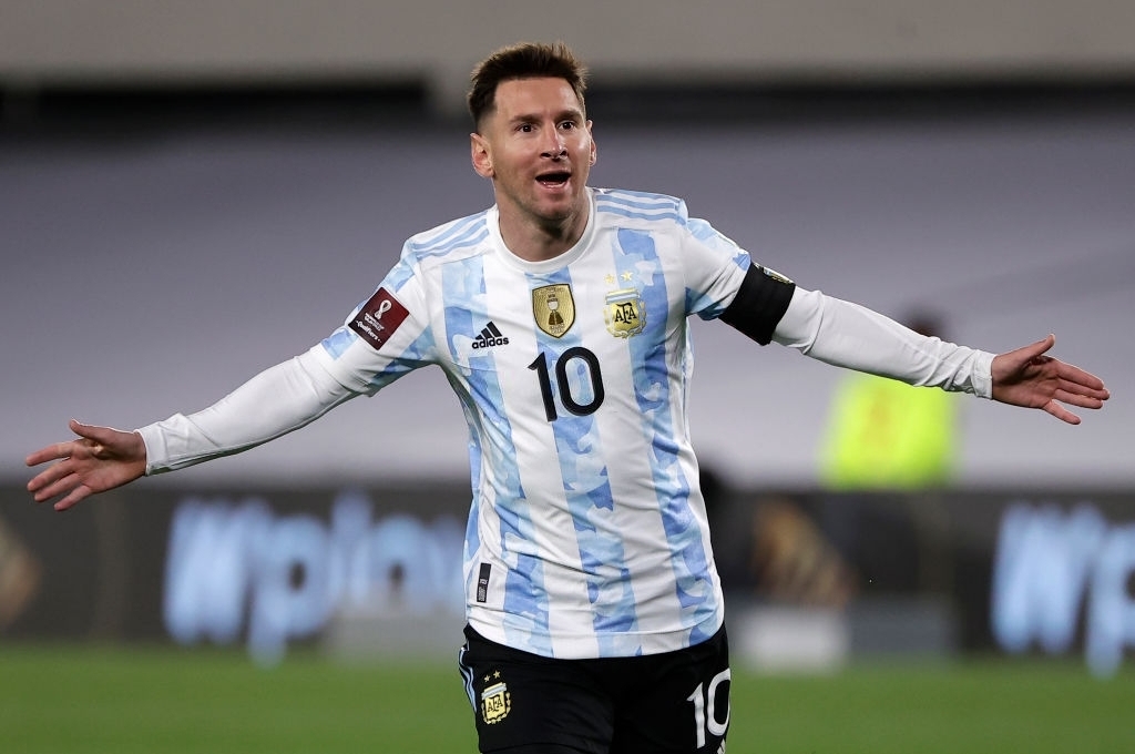 VIDEO: Siêu phẩm giúp Messi xô đổ kỷ lục vĩ đại của 'Vua bóng đá' Pele