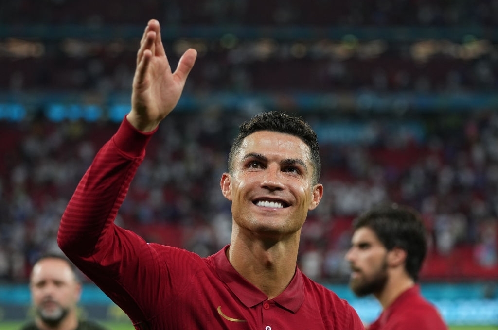 Huyền thoại châu Á nói gì khi bị Ronaldo bắt kịp kỷ lục thế giới?
