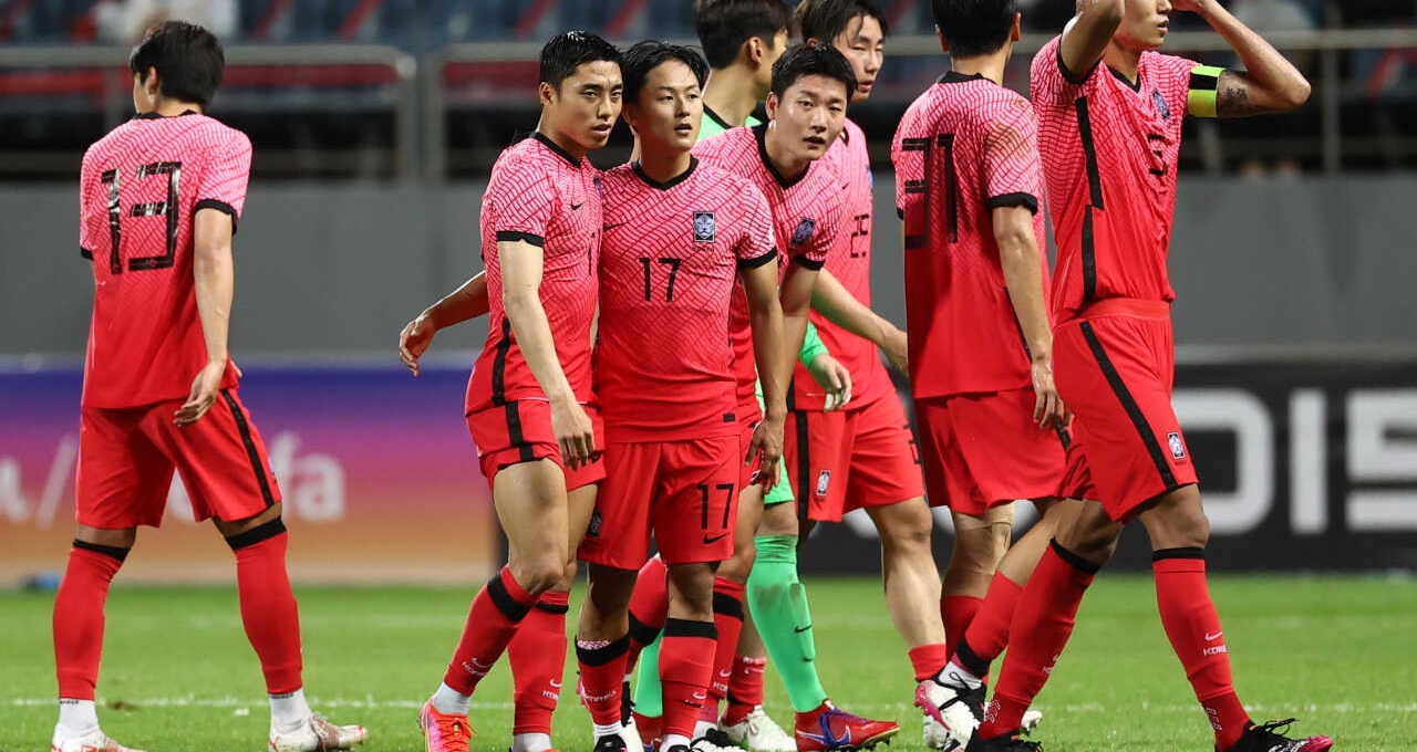 Dàn sao Hàn Quốc bất ngờ để thua đội bóng 'cửa dưới'