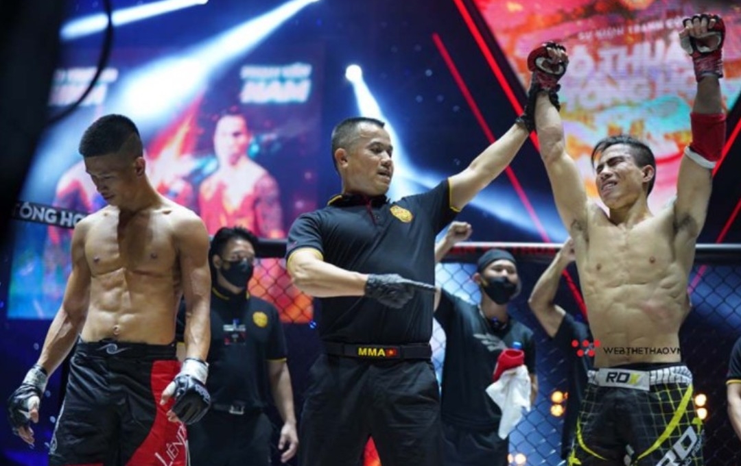 Phạm Văn Nam thắng nghẹt thở trước Bùi Trường Sinh tại Cúp MMA Việt Nam 2021