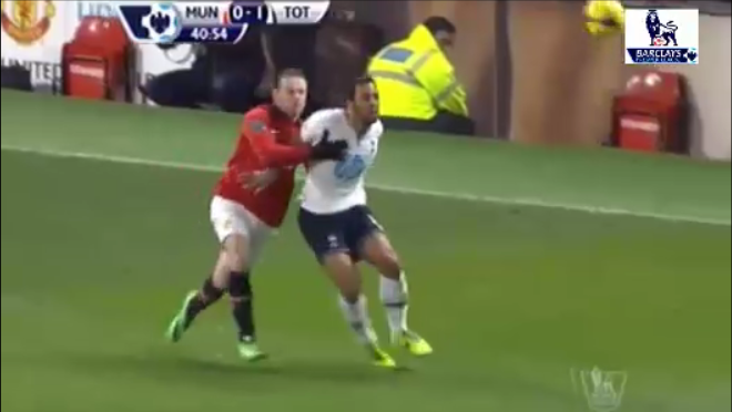 Video bóng đá: Rooney nổi đóa với cầu thủ Tottenham