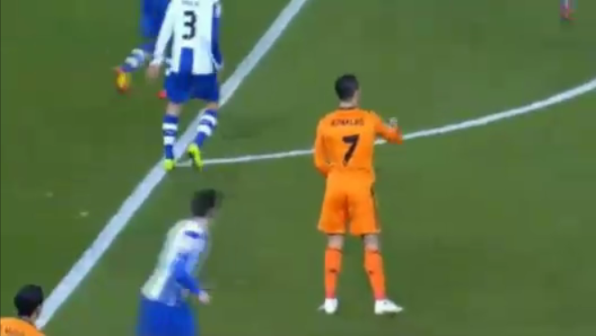 Video bóng đá: Ronaldo bực tức với đồng đội khi không hiểu ý