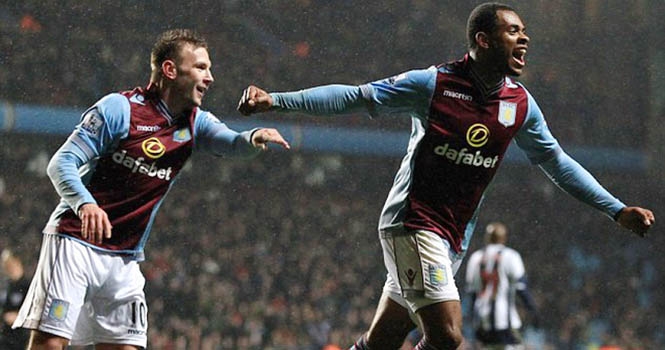Benteke, Adam Johnson tỏa sáng; Aston Villa, Sunderland chiến thắng