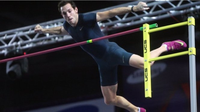 Kỷ lục thế giới nhảy sào của Sergey Bubka bị phá sau 21 năm