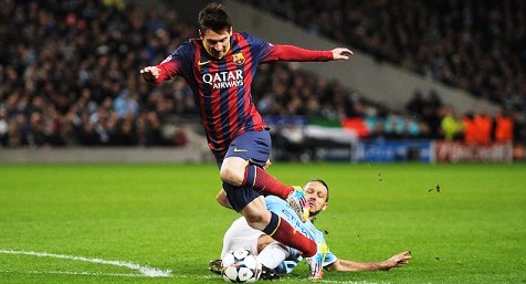 Cựu trọng tài Graham Poll: Penalty cho Barca là chuẩn xác!