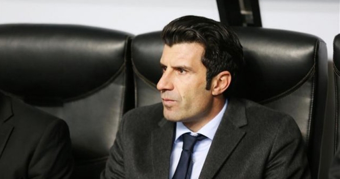 Luis Figo ‘cạch mặt’ báo chí thân Barcelona