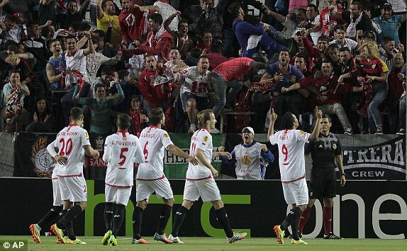 Video bàn thắng: Valencia 3-1 Sevilla (Bán kết Europa League 2014)