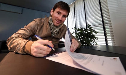 Johan Cruyff:  'Hợp đồng mới của Messi là để che mắt thiên hạ'