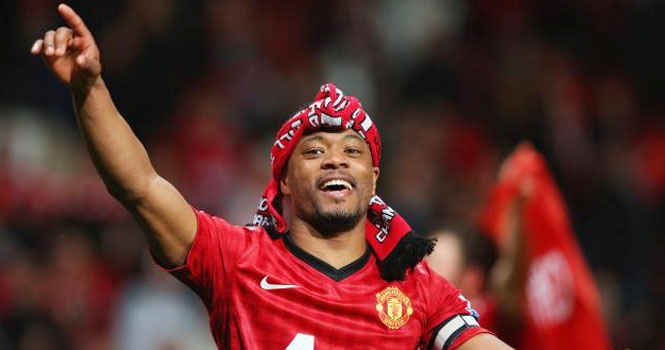 Chính thức: Patrice Evra ở lại Man Utd thêm 1 năm