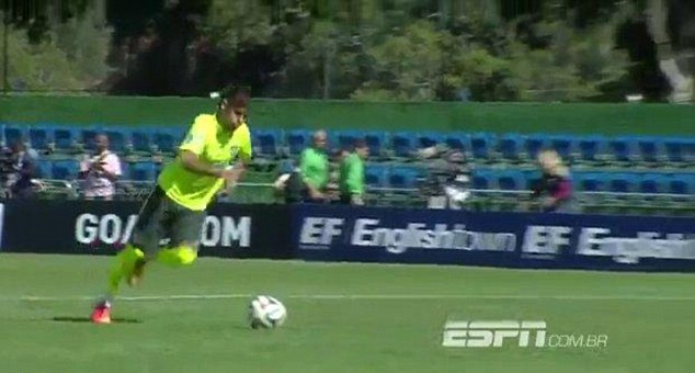 Neymar luyện sút penalty 'siêu dị' chuẩn bị cho World Cup 2014