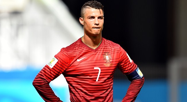 Ronaldo phải tạm xa trái bóng trong 2 tháng
