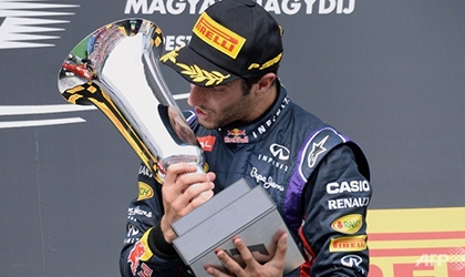 F1 Hungary GP 2014: Ricciardo chiến thắng trong ngày mưa