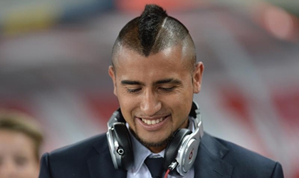 Arturo Vidal được trao số áo huyền thoại tại M.U