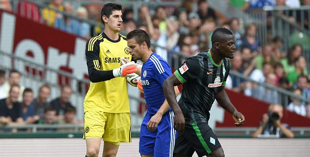 Courtois ra mắt trong ngày Chelsea nhận thất bại đầu tiên