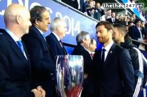 Chủ tịch UEFA bối rối trước Ronaldo, bị Alonso từ chối bắt tay