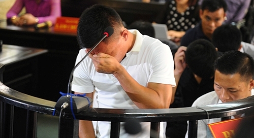 Các cầu thủ Ninh Bình bán độ bật khóc tại tòa và xin lỗi NHM