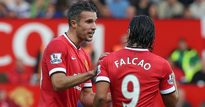 Van Persie sẽ mất chỗ vào tay Falcao?