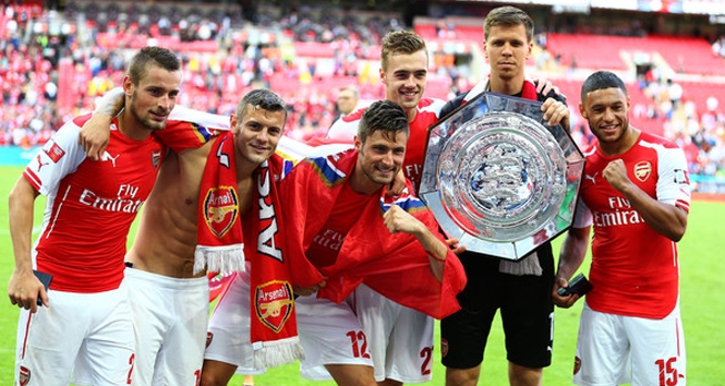 Chính thức: Arsenal mất ngôi sao hàng thủ đến hết năm 2014