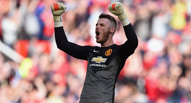 VIDEO: Xem De Gea chăng lưới nhện trước khung thành MU