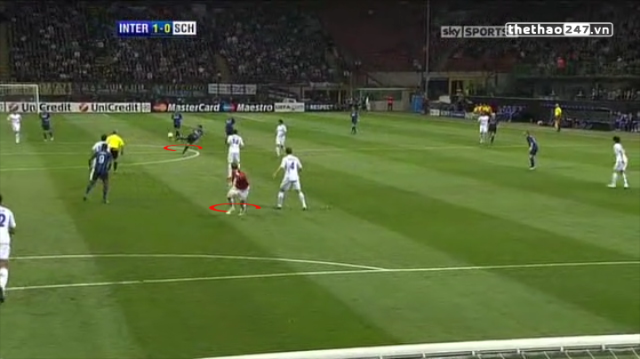 VIDEO: Xem Stankovic trừng phạt Neuer vì thói quen lao ra ngoài vòng cấm