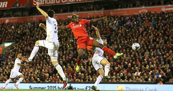 Balotelli suýt lỡ trận Liverpool đối đầu với Swansea