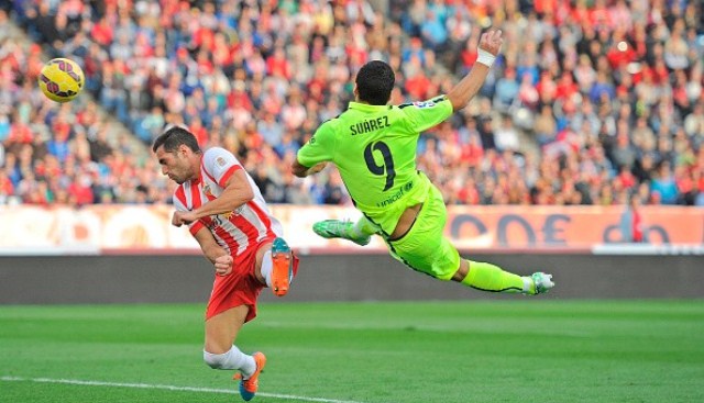 Video clip bàn thắng: Almeria 1-2 Barcelona - Suarez lên tiếng