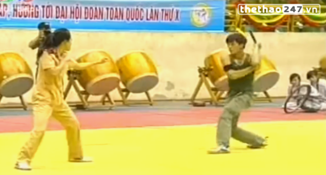 VIDEO võ thuật: Pha biểu diễn võ thuật thực chiến của nữ CSGT xinh đẹp