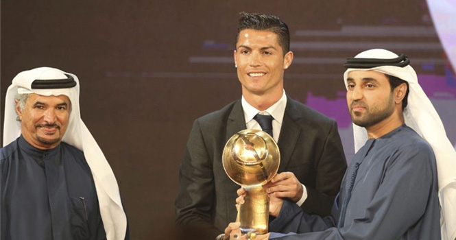 Vượt Messi và Neuer, Ronaldo trở thành cầu thủ hay nhất thế giới
