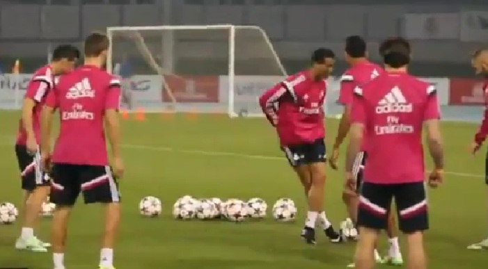 VIDEO: Ronaldo phô diễn kĩ thuật trên sân tập tại Dubai