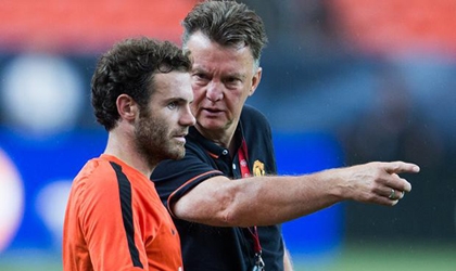 HLV Van Gaal nói về tương lai của Juan Mata