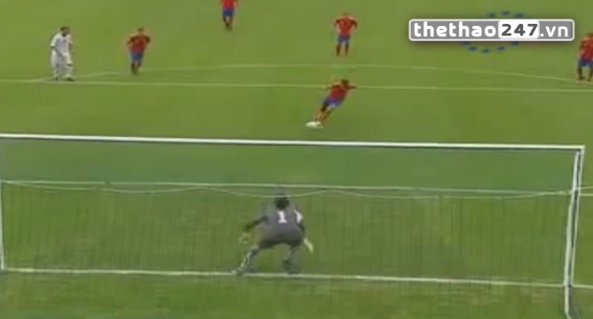 VIDEO: Tuyển thủ U19 Tây Ban Nha sút penalty bằng chân ... trụ