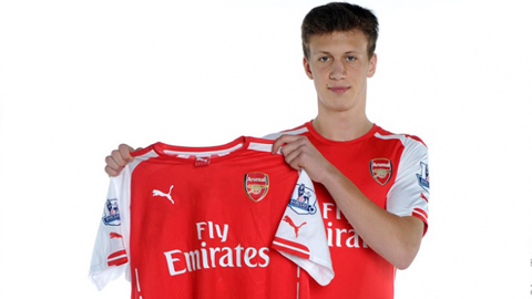 Arsenal chính thức sở hữu Krystian Bielik