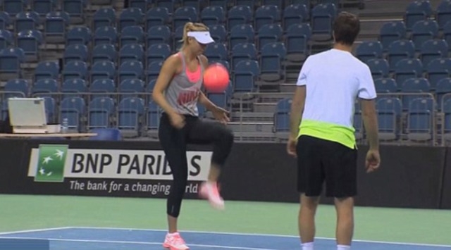 VIDEO: Sharapova trổ tài tâng bóng điêu luyện