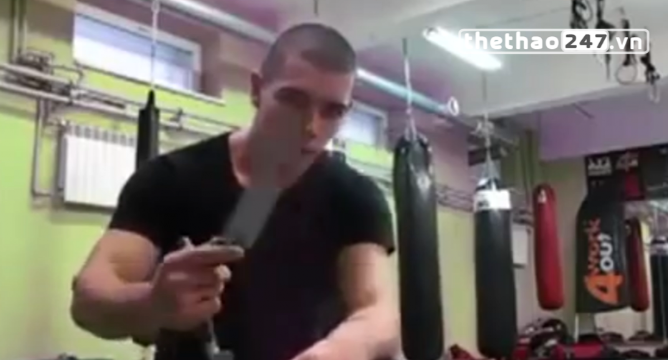 Video võ thuật: Lạnh gáy với màn múa dao ... nhị khúc
