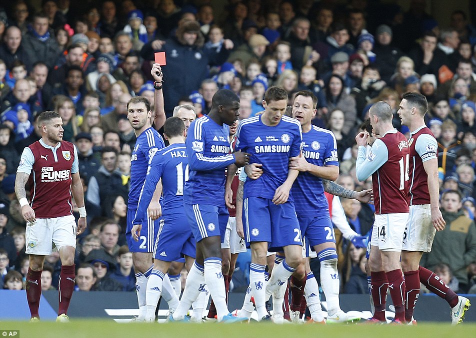 VIDEO: Những tình huống gây tranh cãi của trọng tài trong trận Chelsea 1-1 Burnley