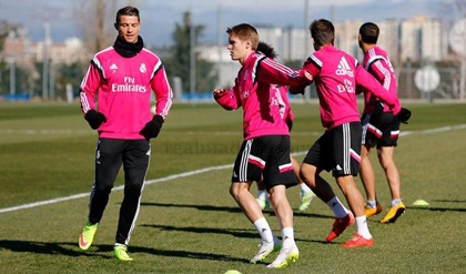 Hai ngôi sao chuẩn bị khăn gói rời Real Madrid