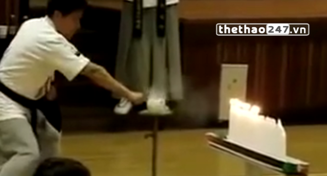 VIDEO võ thuật: Cú đấm thổi tắt ngọn lửa đang cháy rừng rực của võ sĩ Nhật